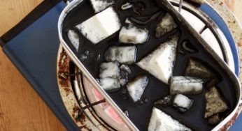 豆腐たっぷりイカスミ汁