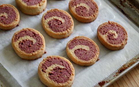 大豆粉と紅芋のうずまきクッキー