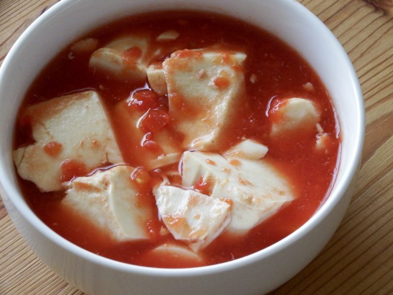 絹豆腐とトマト缶の甘々スープ